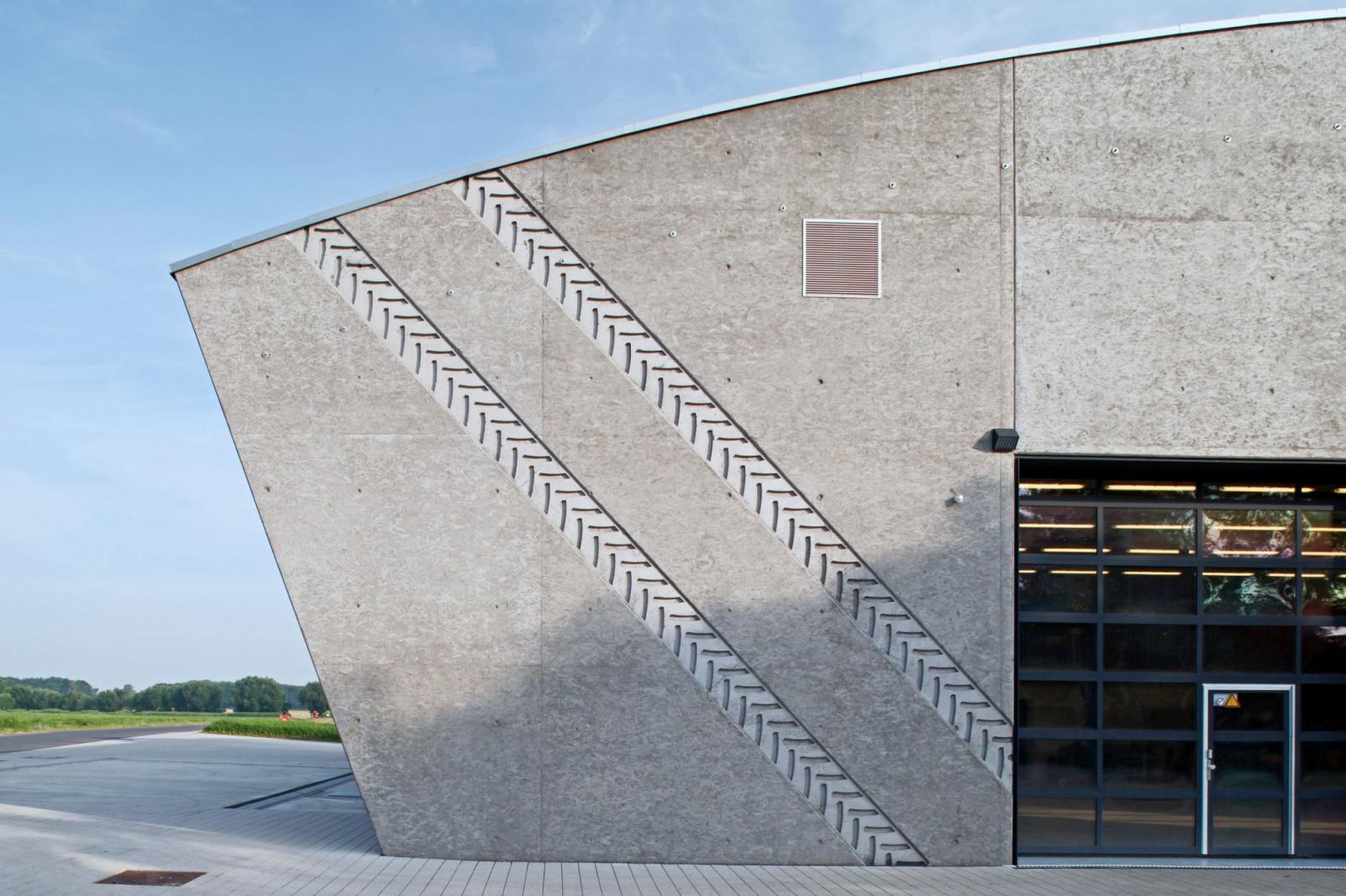 Werkstatt- und Maschinenhalle, Sichtbetonfassade mit Ornamentik