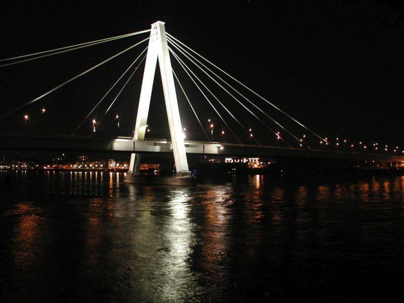 Nachtansicht der Severinsbrücke