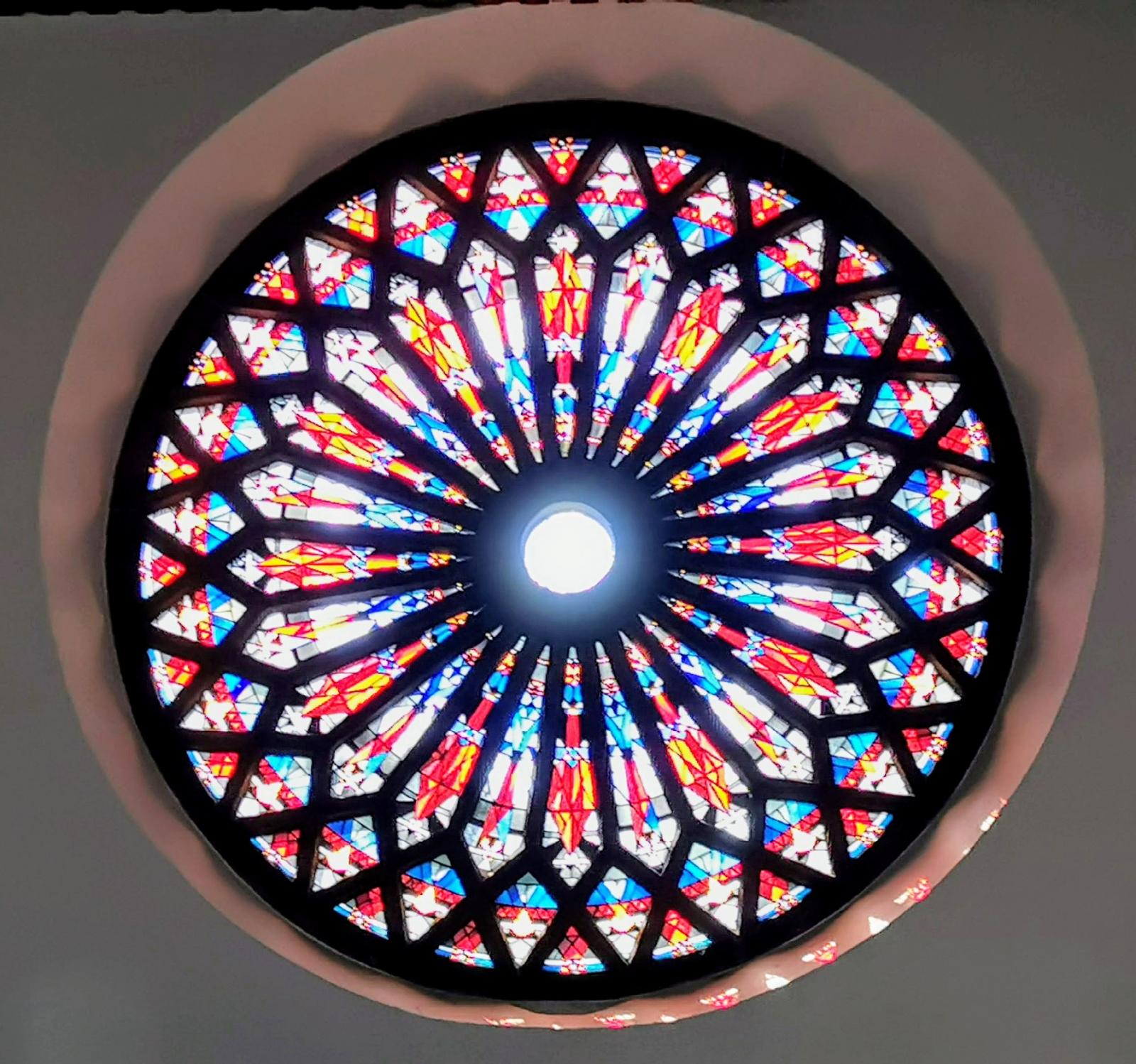 Fensterrose in der Christus-König-Kirche