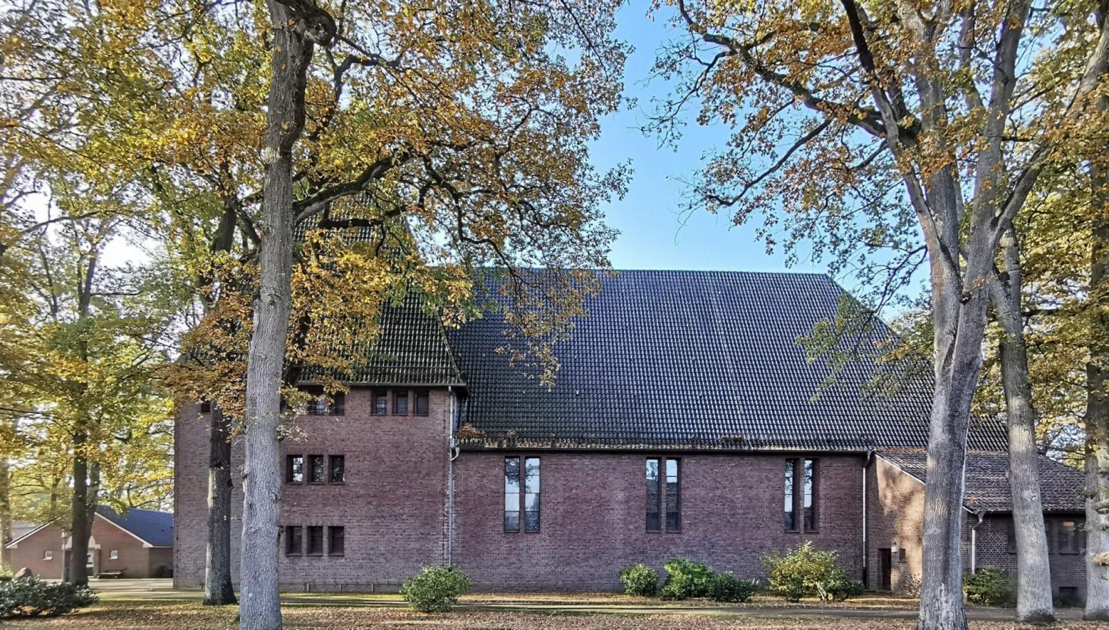 Außenansicht Herz-Jesu-Kirche von Osten