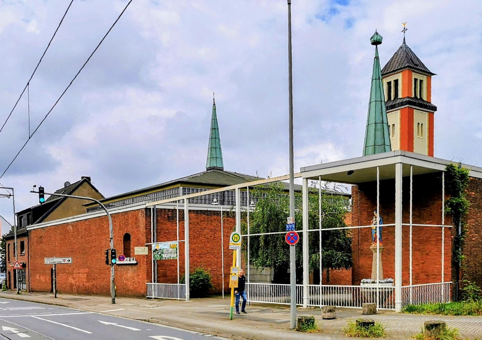 Klosterkirche Unsere Liebe Frau in Oberhausen, Straßenansicht
