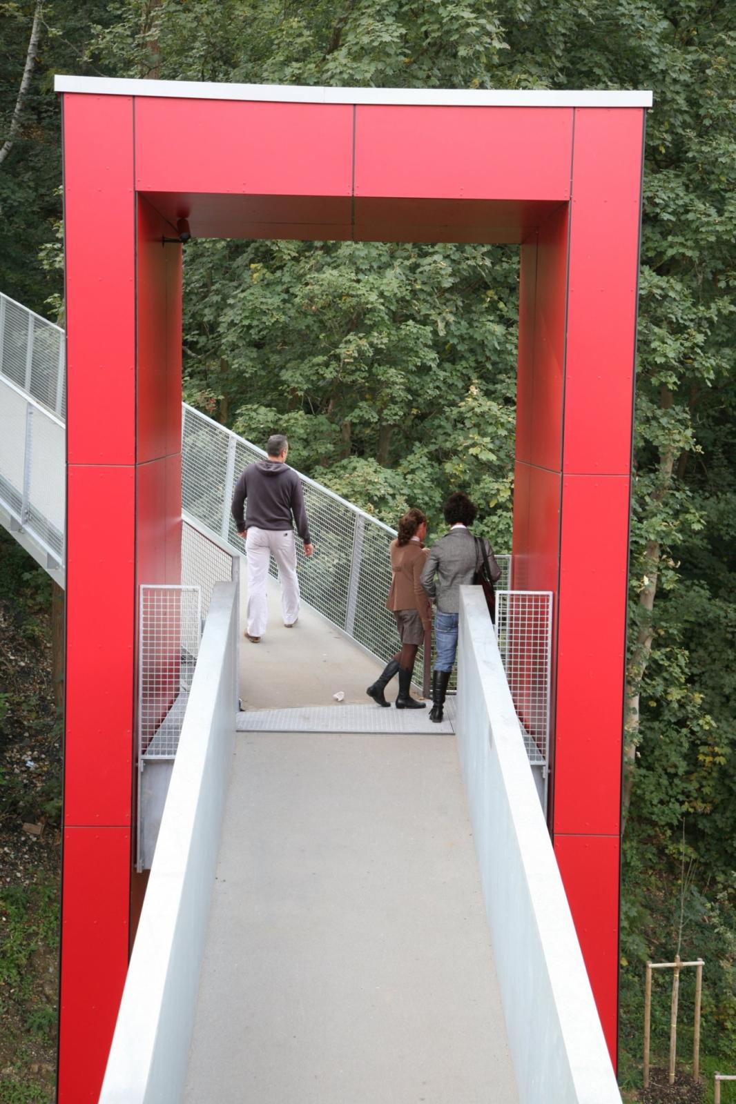 Carl-Alexander-Park Baesweiler, Aufstieg mit rotem Tor