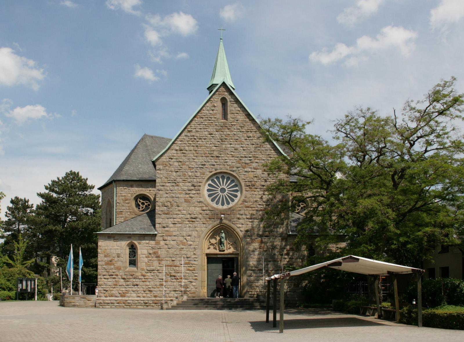 Kirche St. Marien, Westansicht mit Eingang