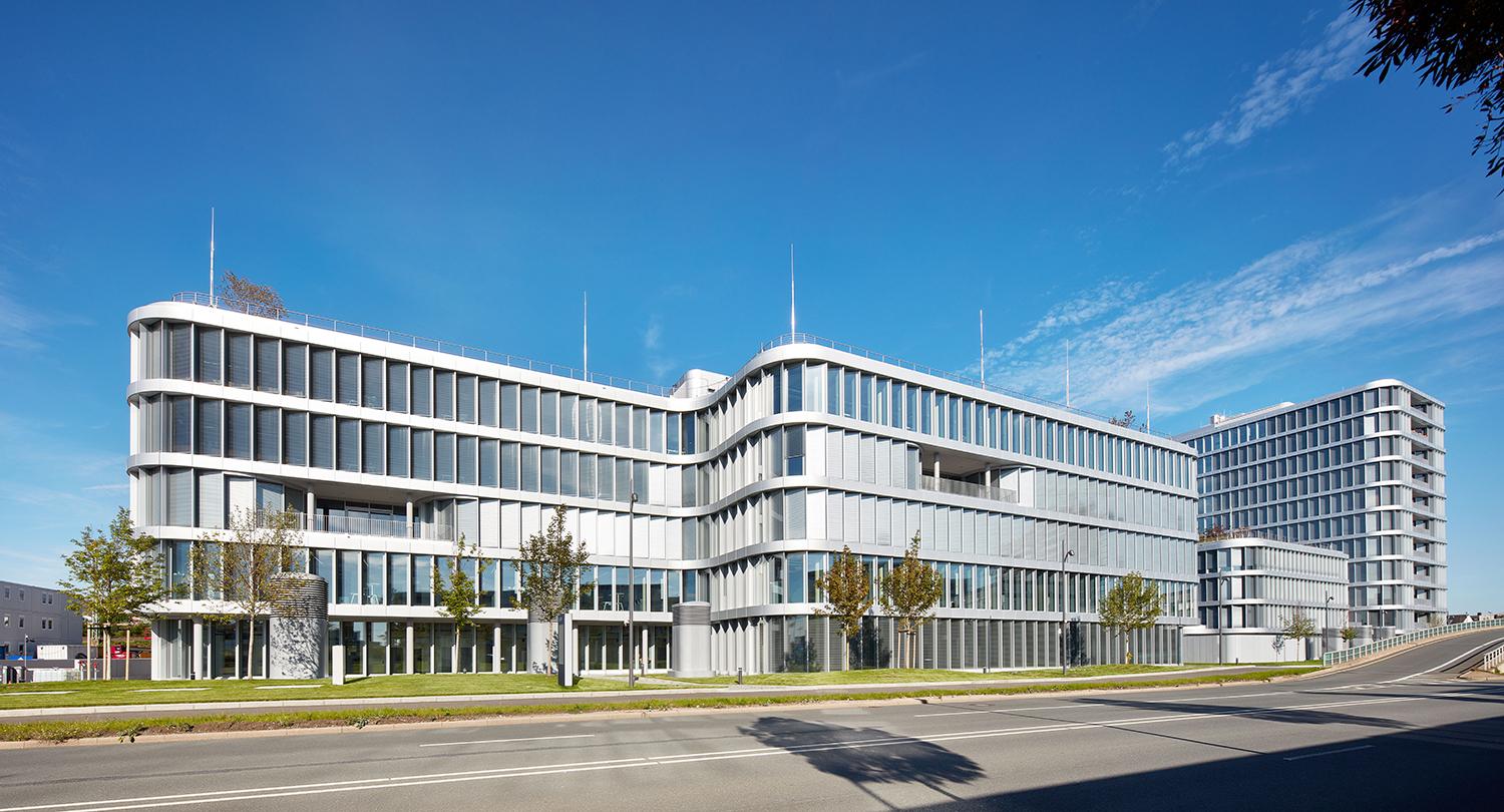 Bürocampus WPP Headquarter Mizal, Straßenperspektive
