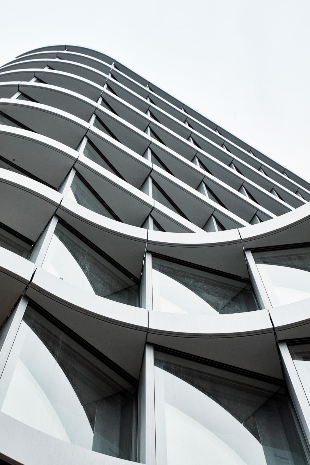 Bürocampus WPP Headquarter Mizal, Detailbild Fassade