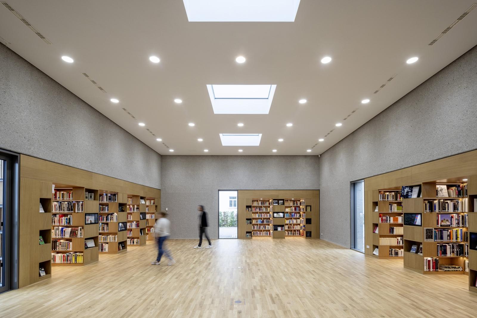 Bibliothek Innenansicht