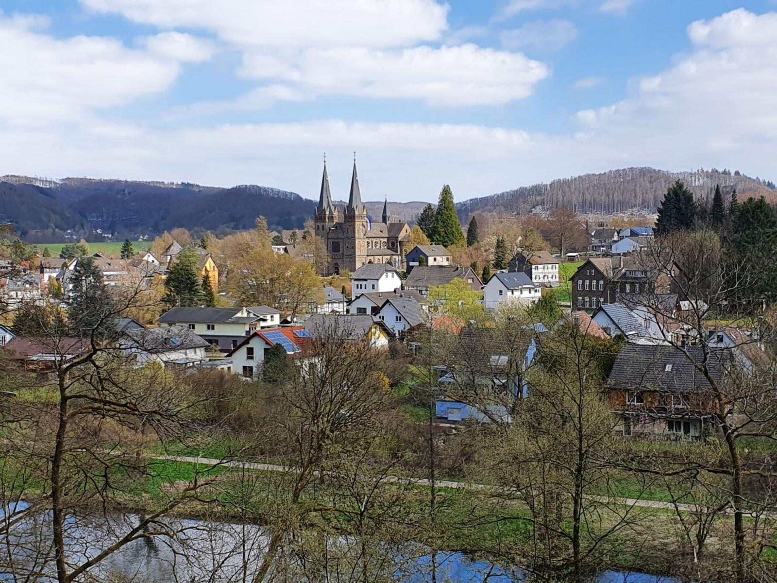 blick über die Sieg zum Siegtaldom