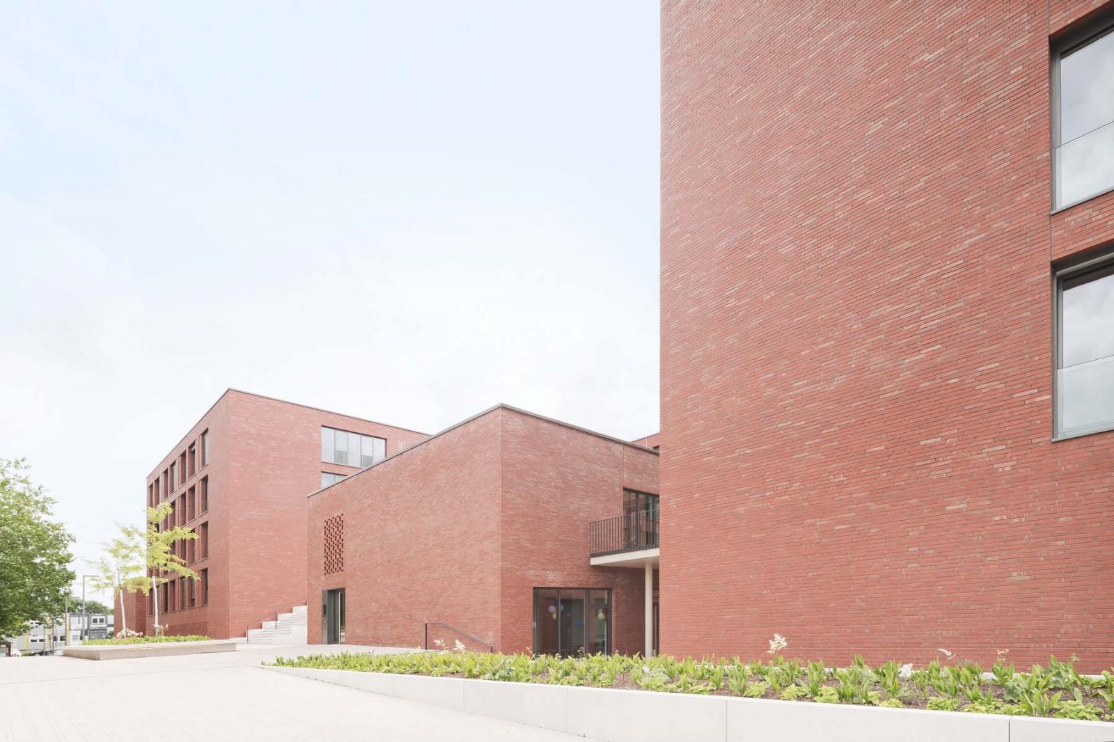 Tita-Cory-Campus, Außenperspektive