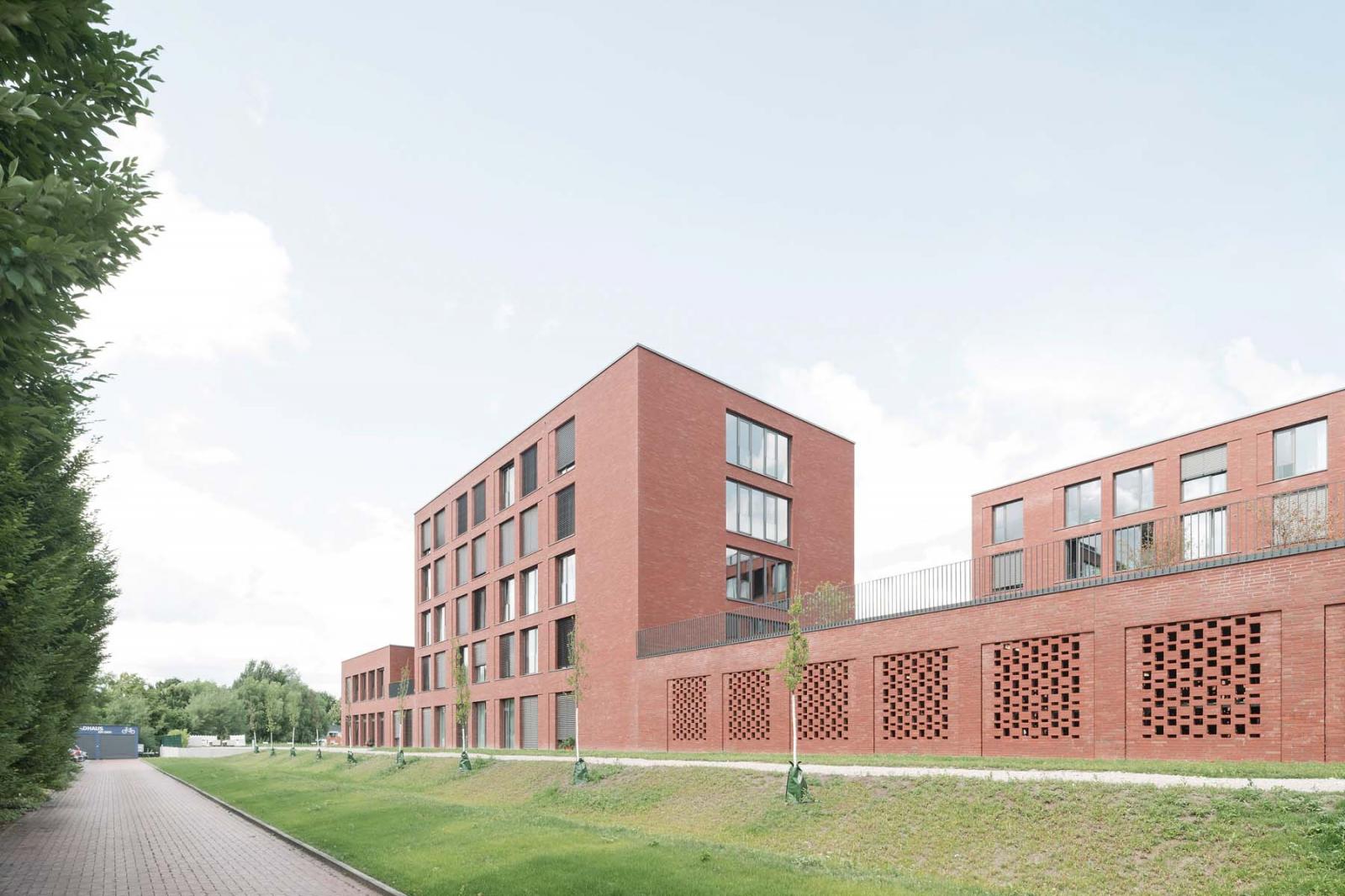 Tita-Cory-Campus, Außenperspektive