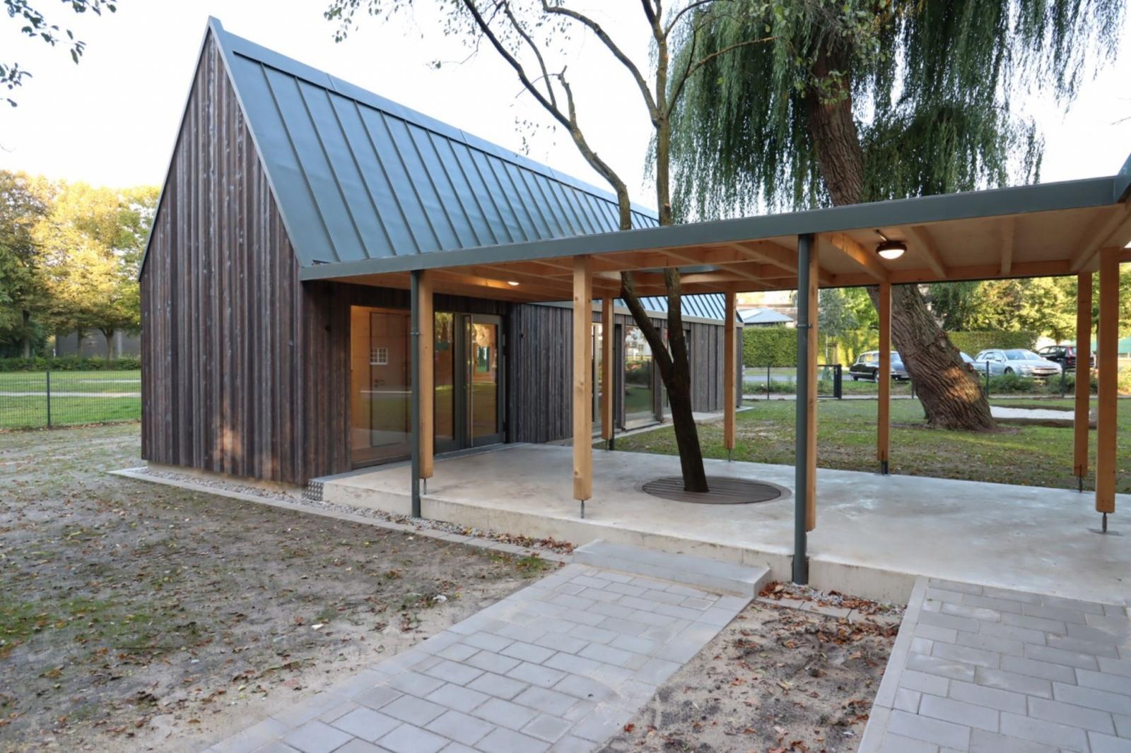 Waldkindergarten Wadersloh-Liesborn, überdachter Eingangsbereich
