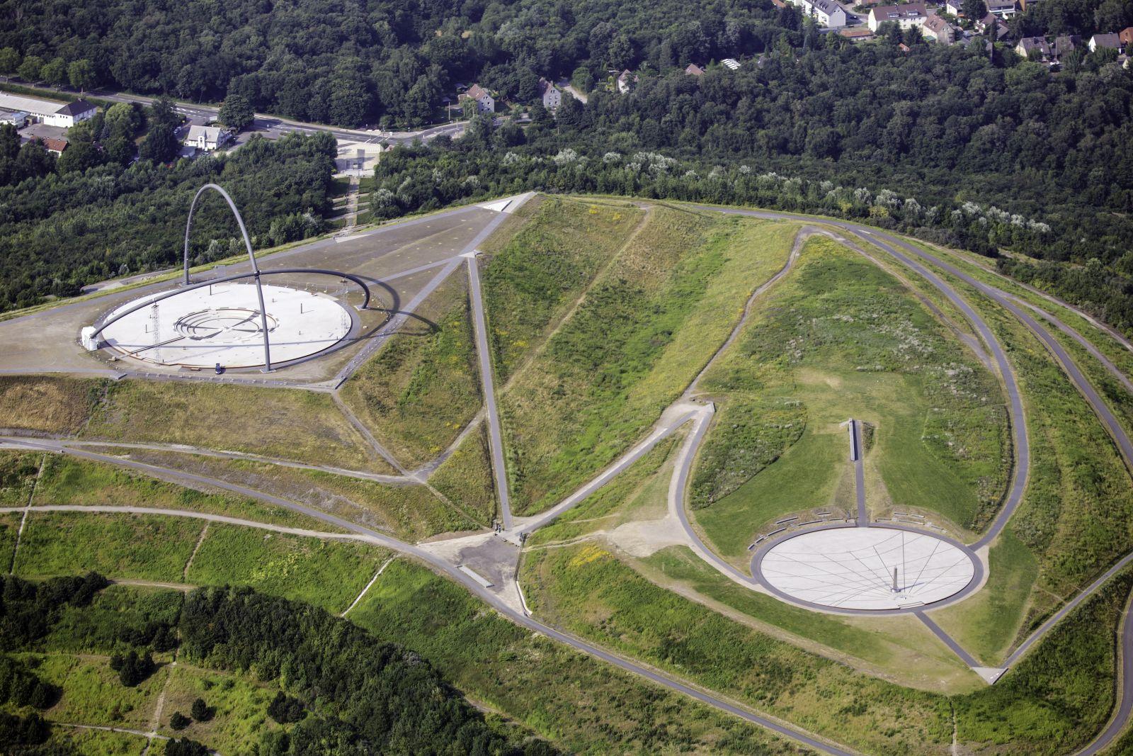 Haldenplateau mit Horizontobservatorium und Sonnenuhr