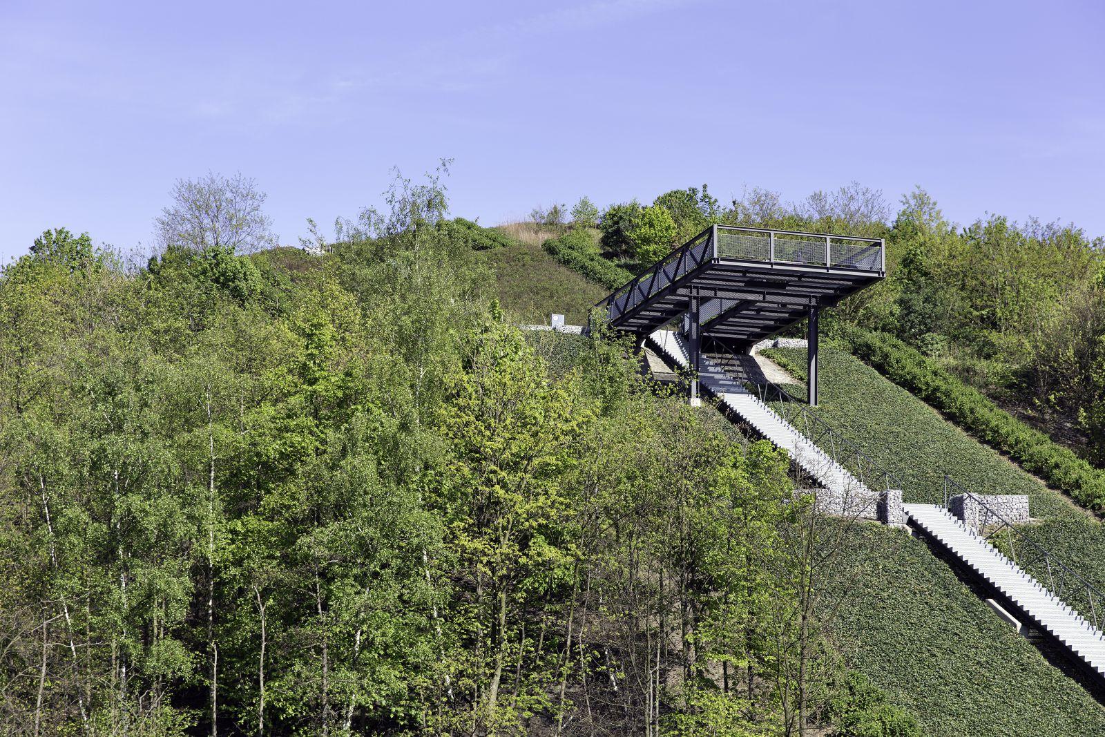 Aussichtsplattform mit Treppe