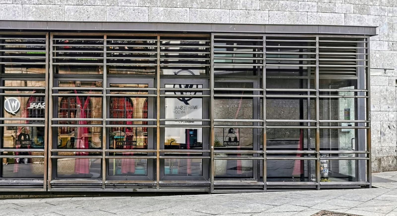 Kunstbar, Fassade