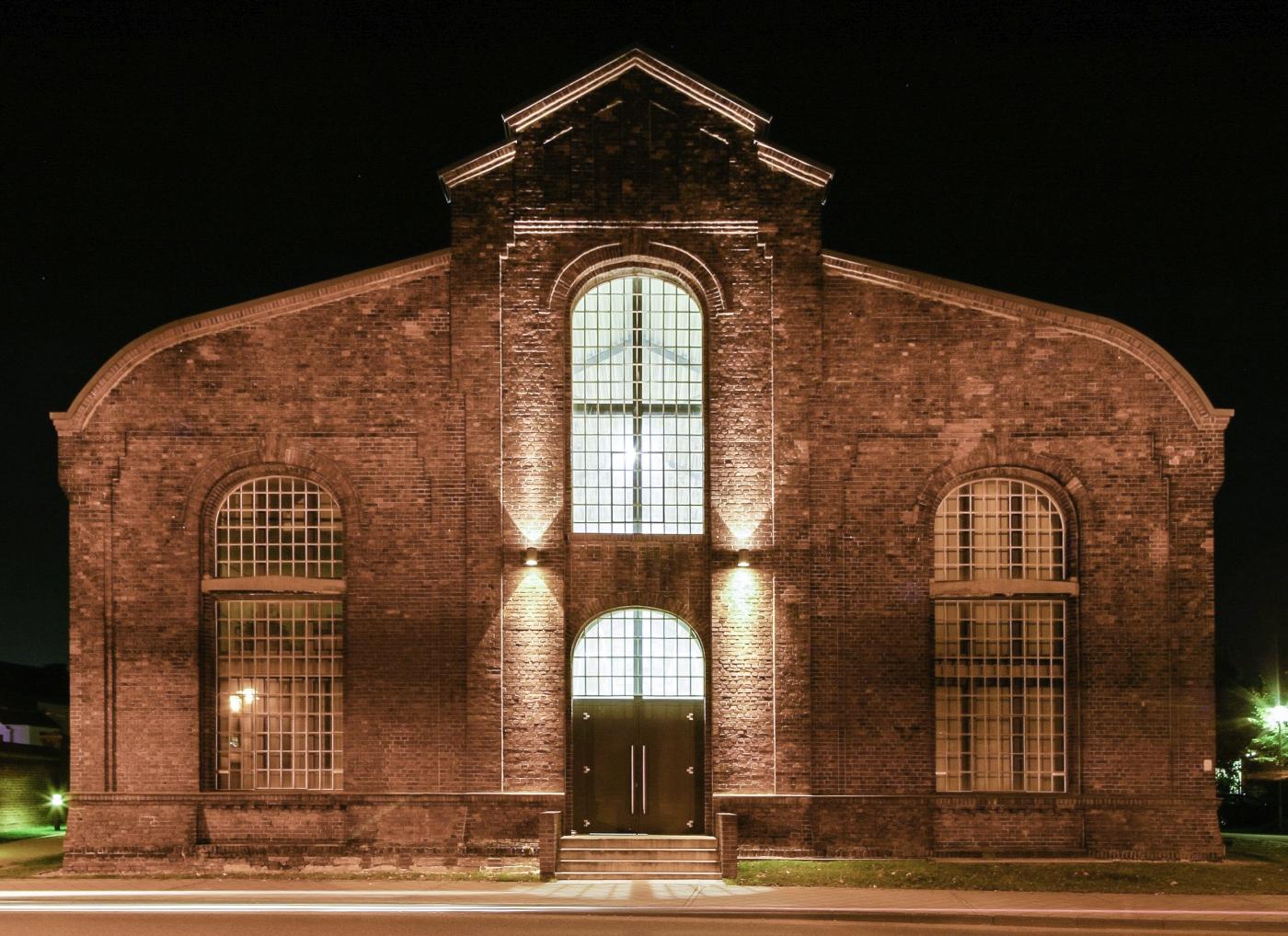 Gebäude bei Nacht