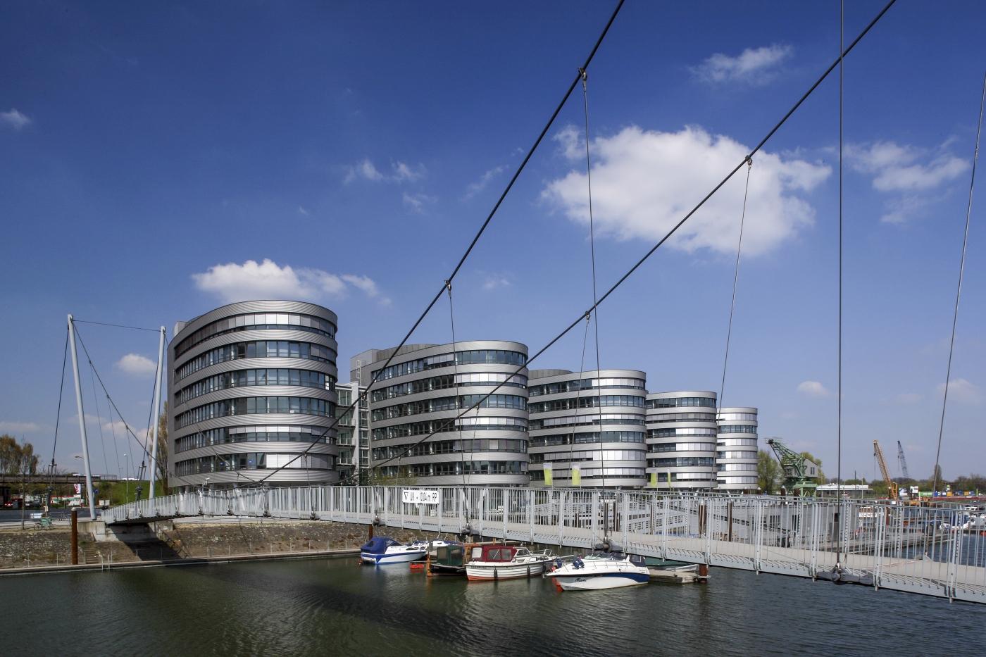 Five Boats im Duisburger Innenhafen