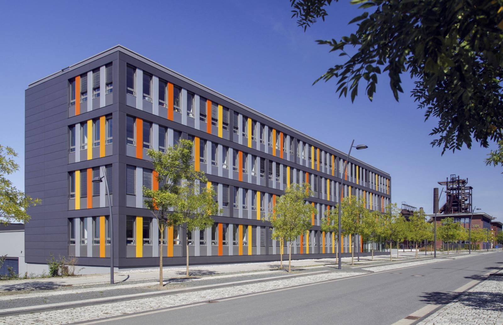 Head Office Raith, Straßenansicht