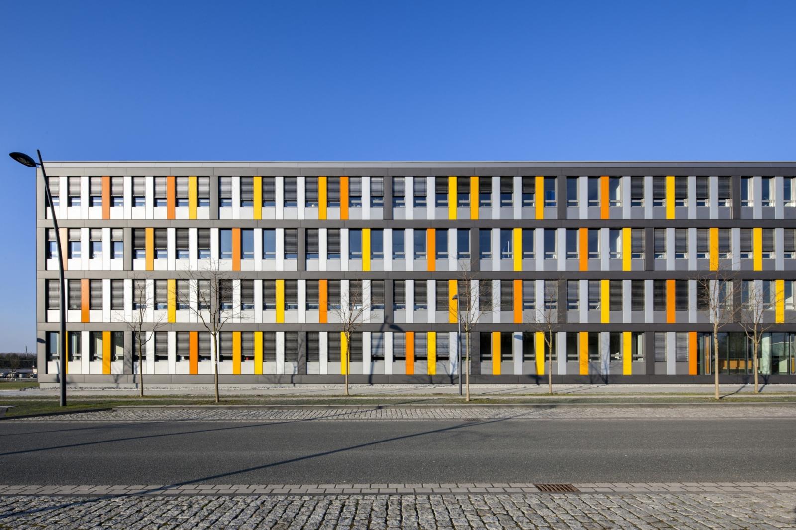 Head Office Raith, Fassade