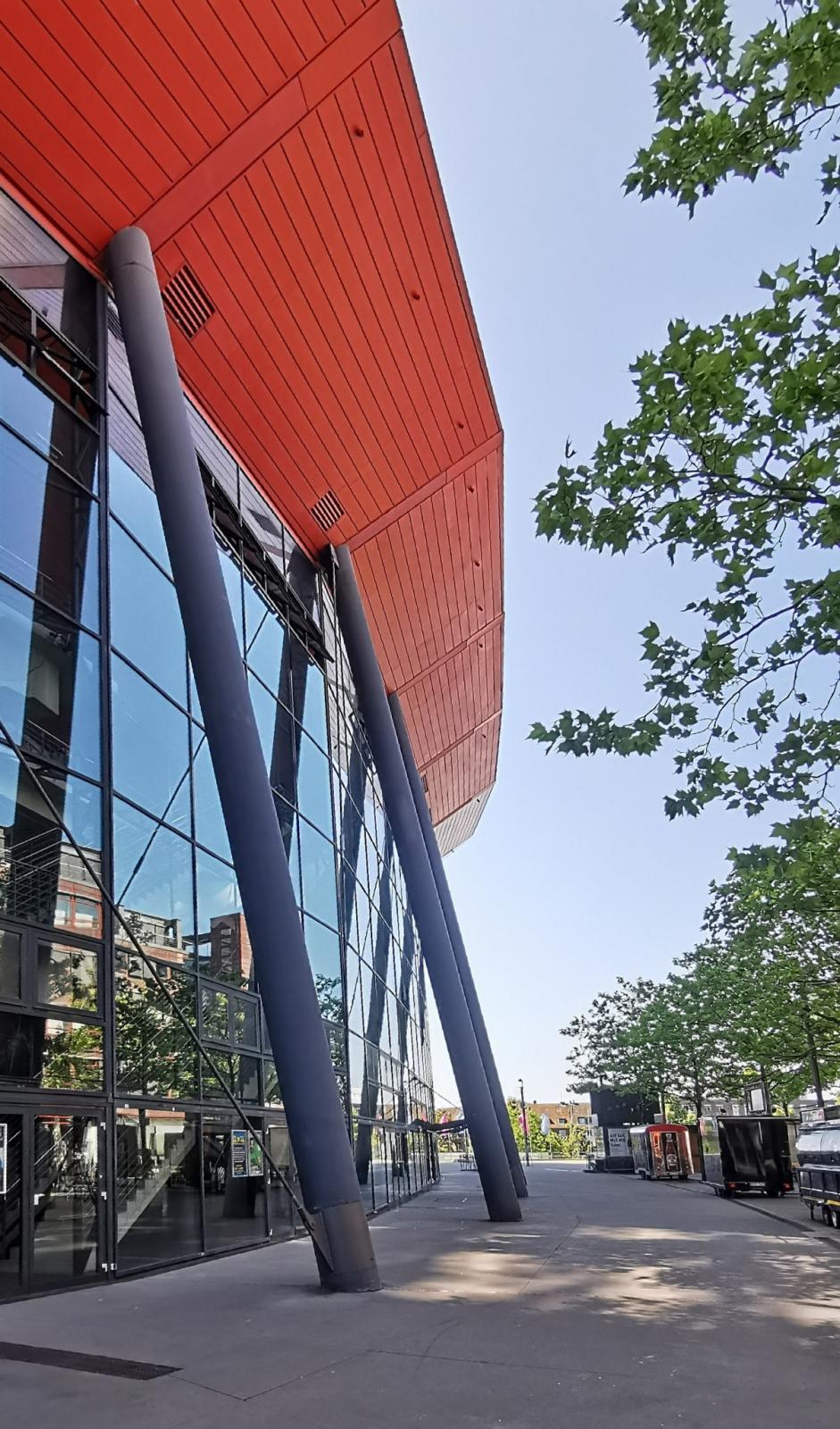 Lanxess Arena, Fassade