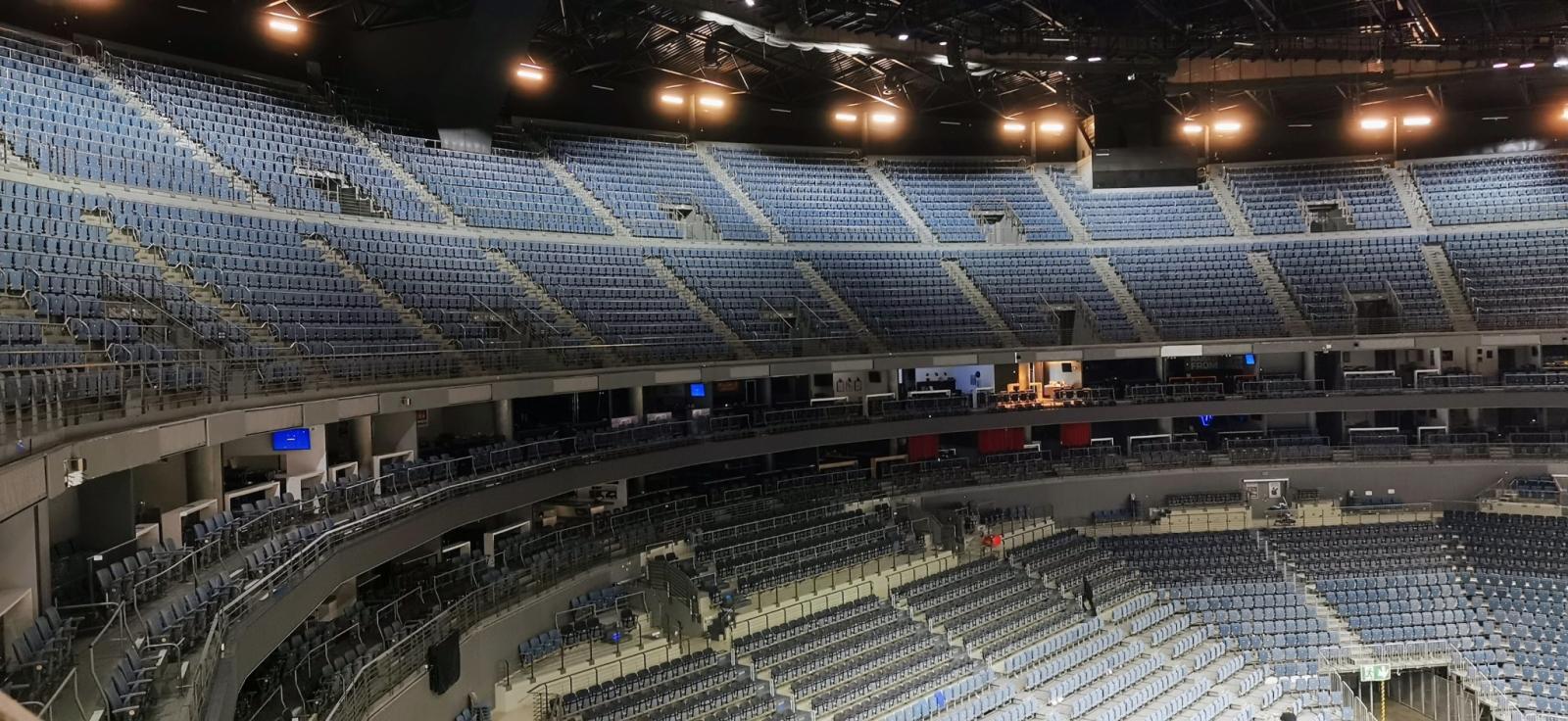Blick auf die Zuschauerränge in der Arena