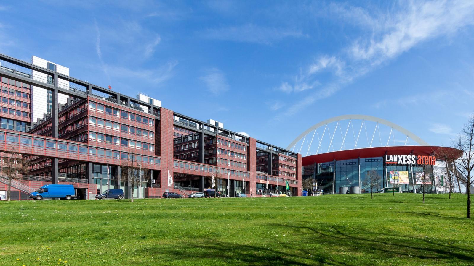 Lanxess Arena und Stadthaus Deutz