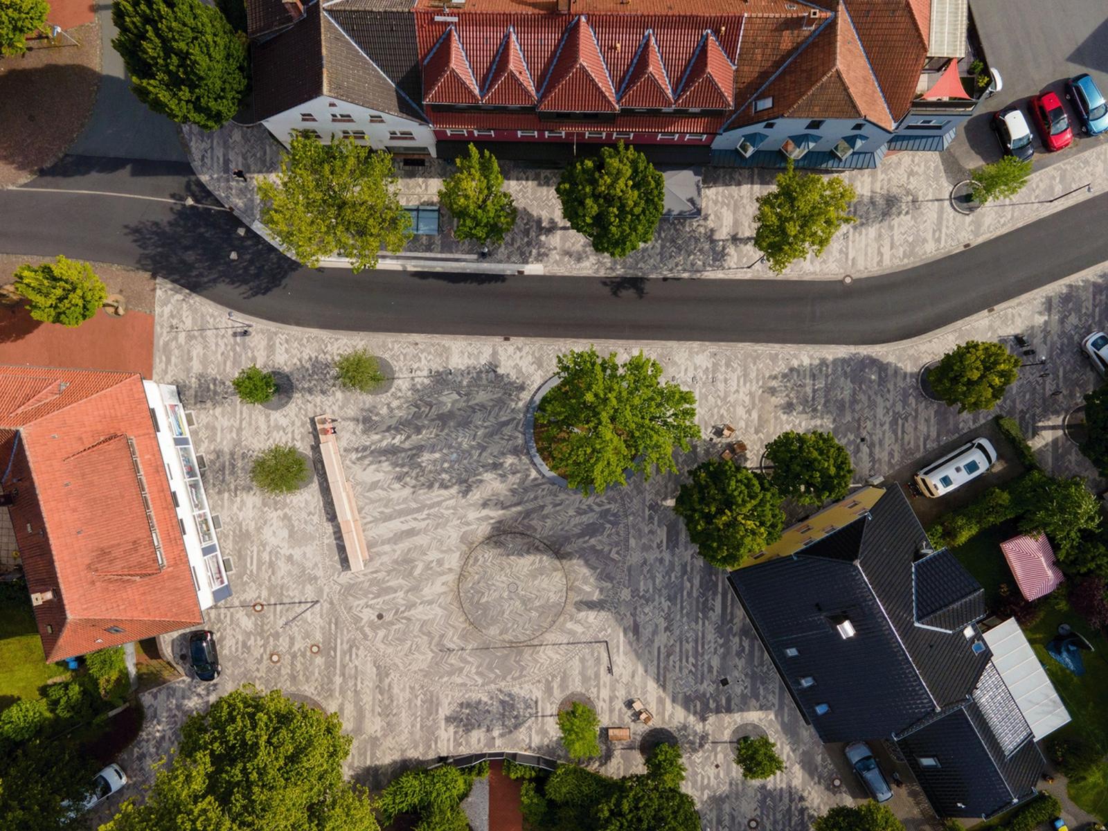 Blücherplatz Spenge, Platzaufsicht