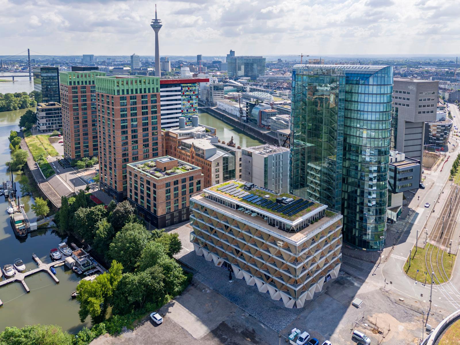 The Cradle, Schrägluftperspektive Medienhafen