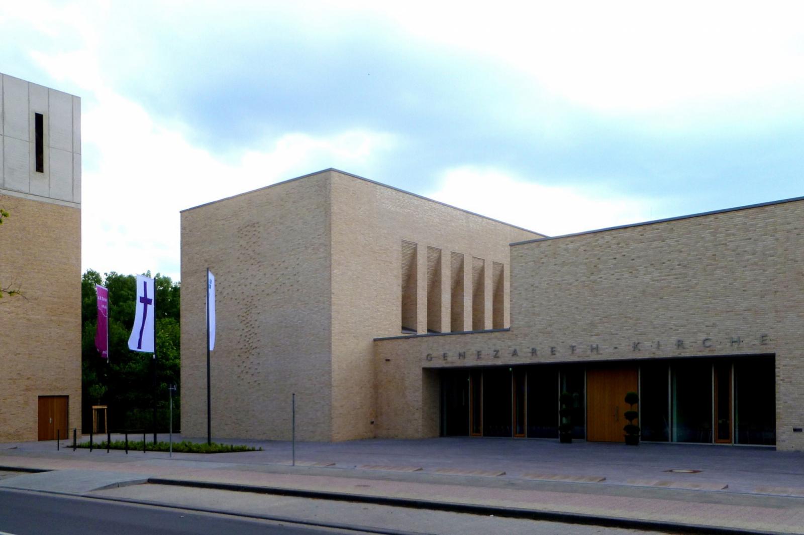 Gemeindezentrum Genezareth-Kirche, Außenperspektive Haupteingang