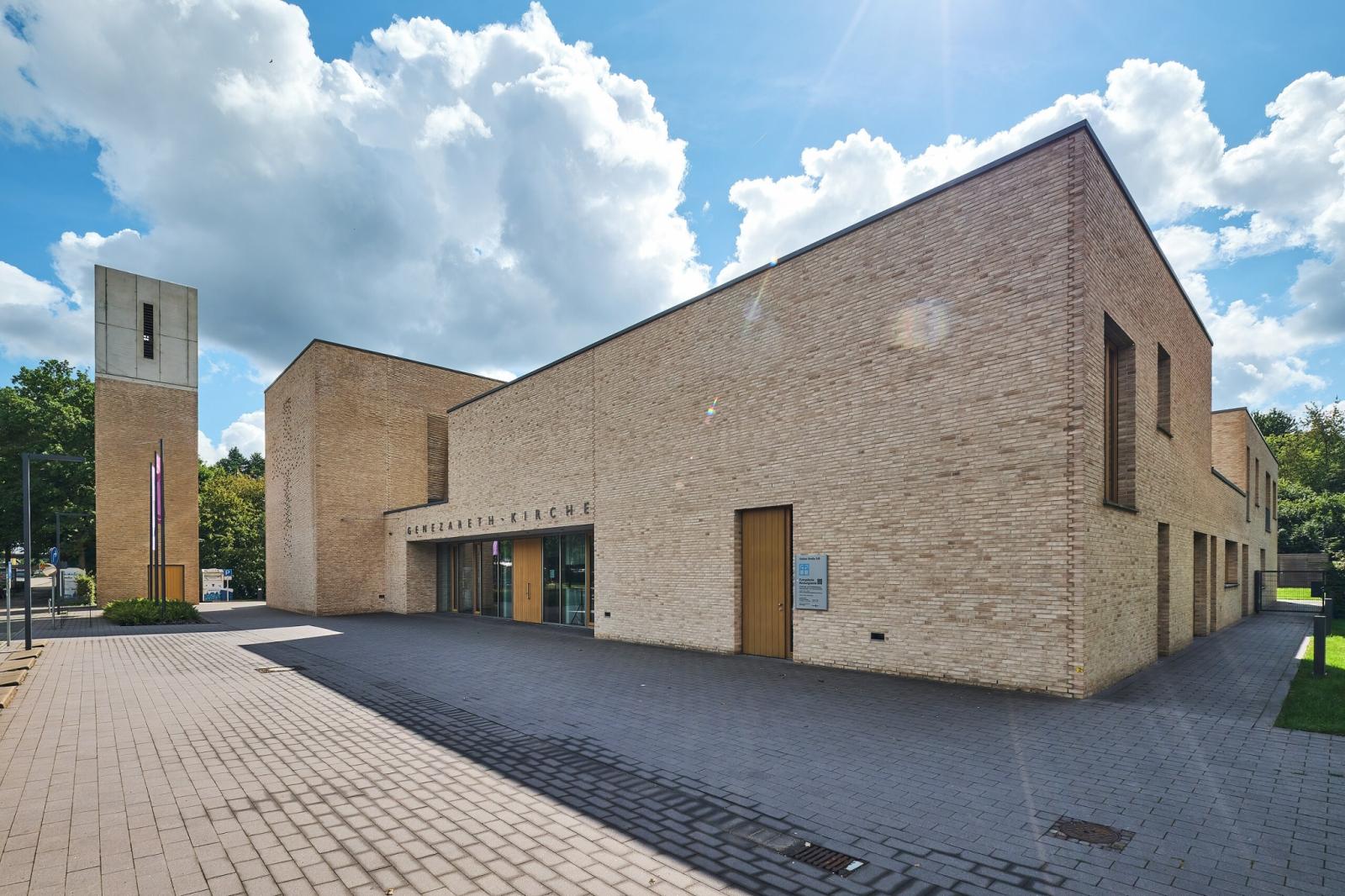 Gemeindezentrum Genezareth-Kirche, Außenperspektive Haupteingang