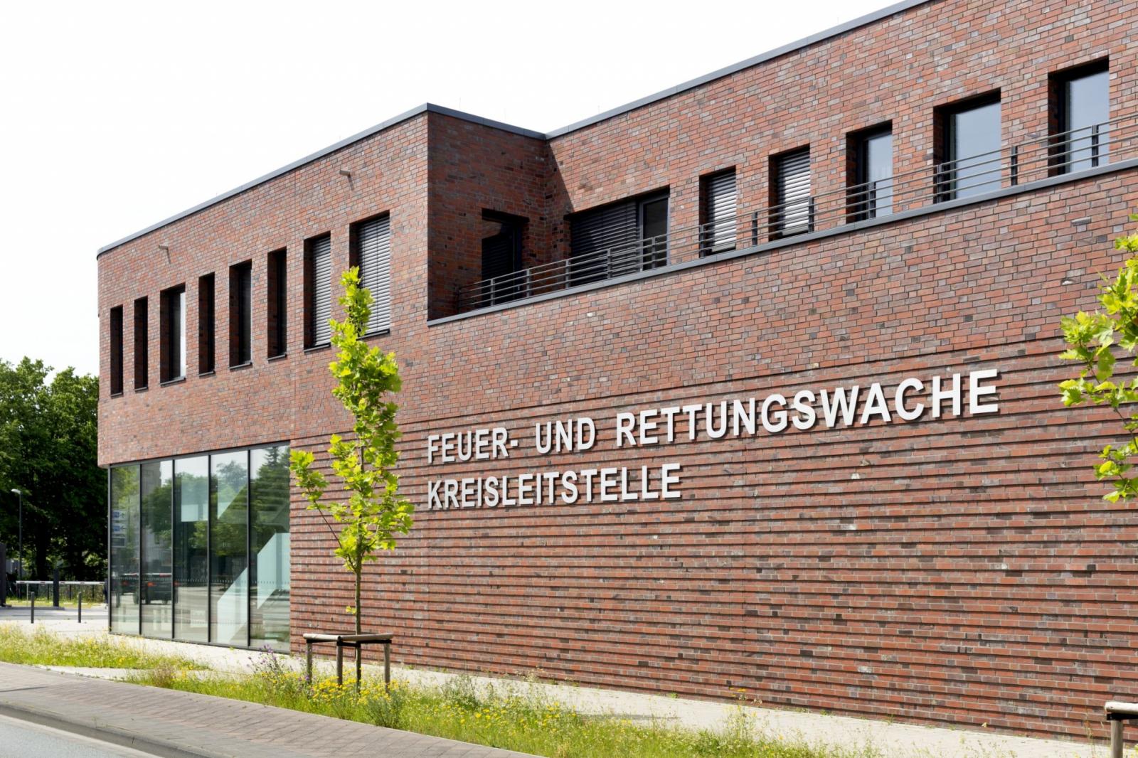 Feuer- und Rettungswache Gütersloh, Straßenperspektive 