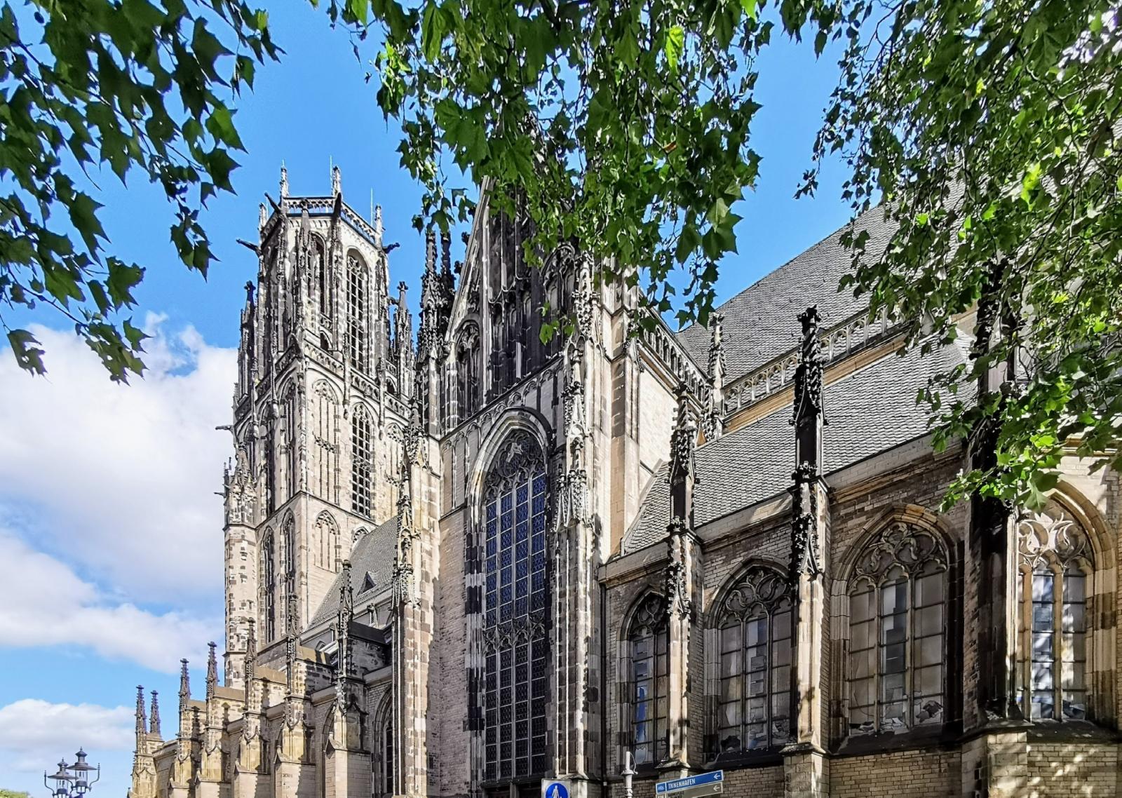 Salvatorkirche Duisburg Schrägansicht