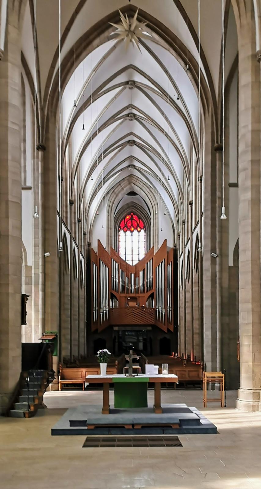 Salvatorkirche Duisburg Blick in den Kirchenraum Richtung Eingang