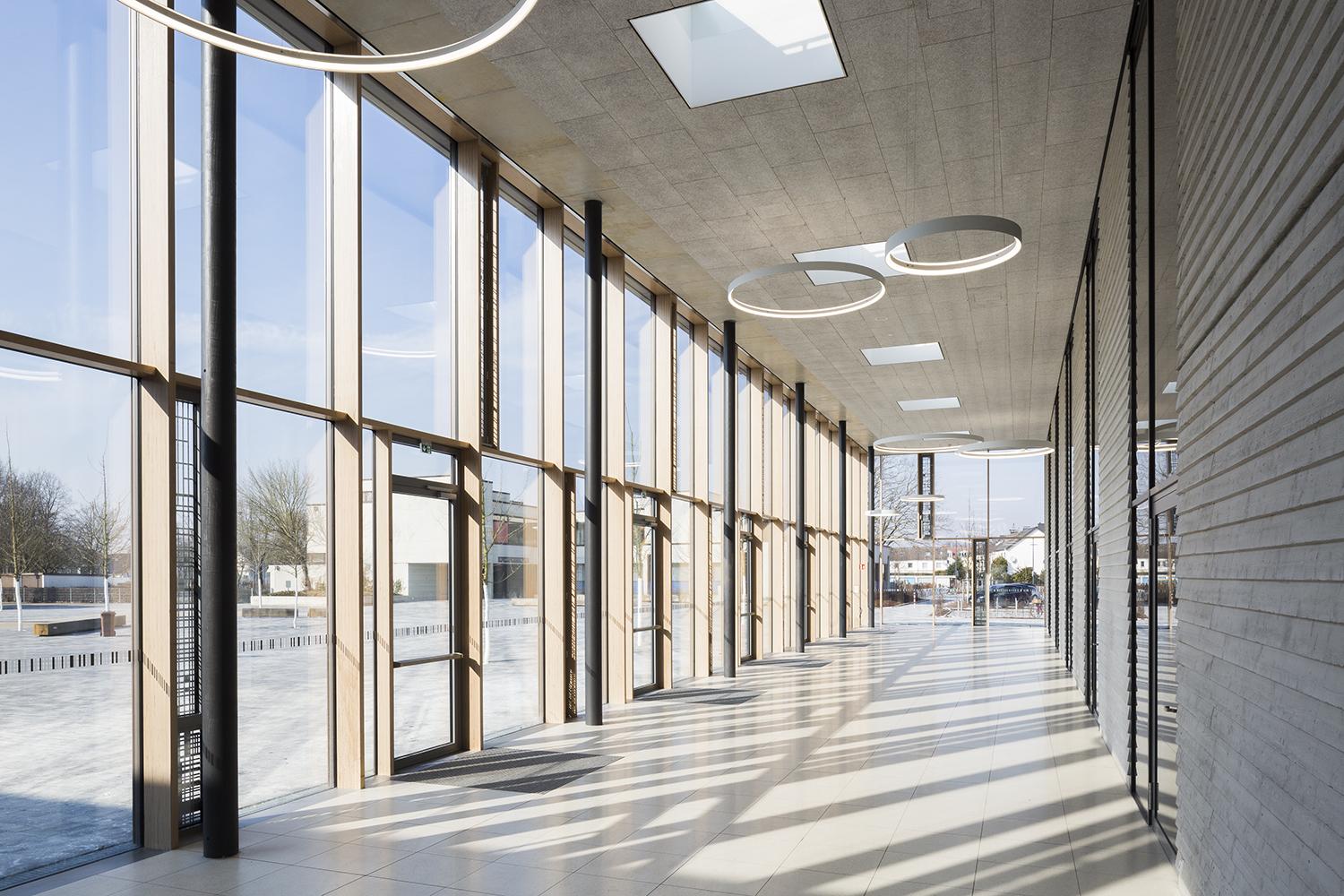 Gesamtschule Lippstadt, verglaster Flurbereich der Aula