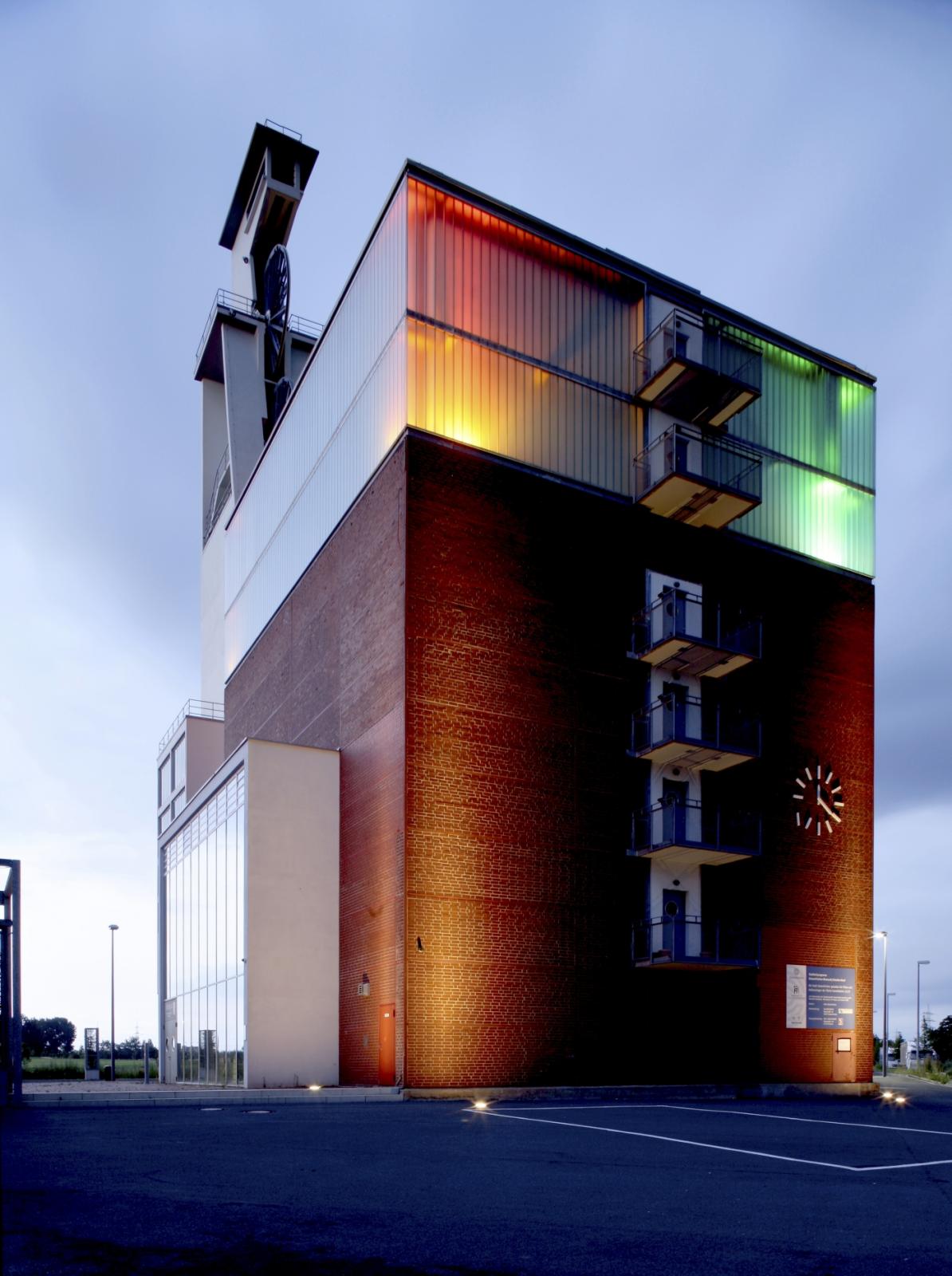 CONSOL 4 Musikprobenzentrum Gelsenkirchen in der Dämmerung