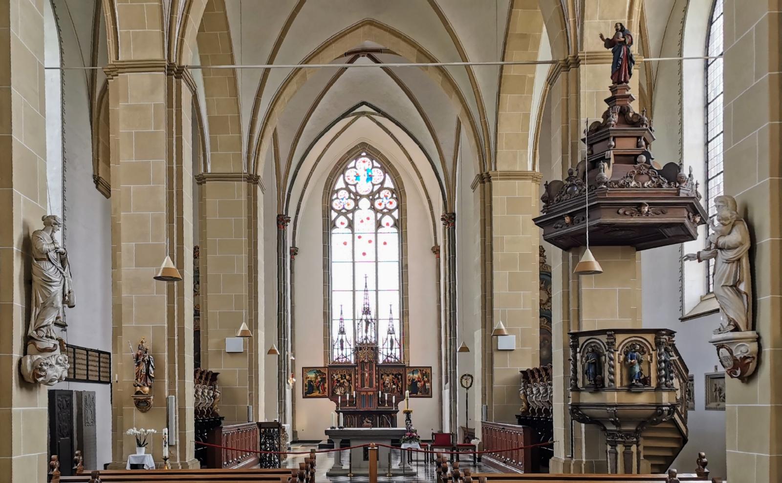 Abteikirche Kloster Kamp, Innenansicht Blick nach Osten mit Altar und Kanzel