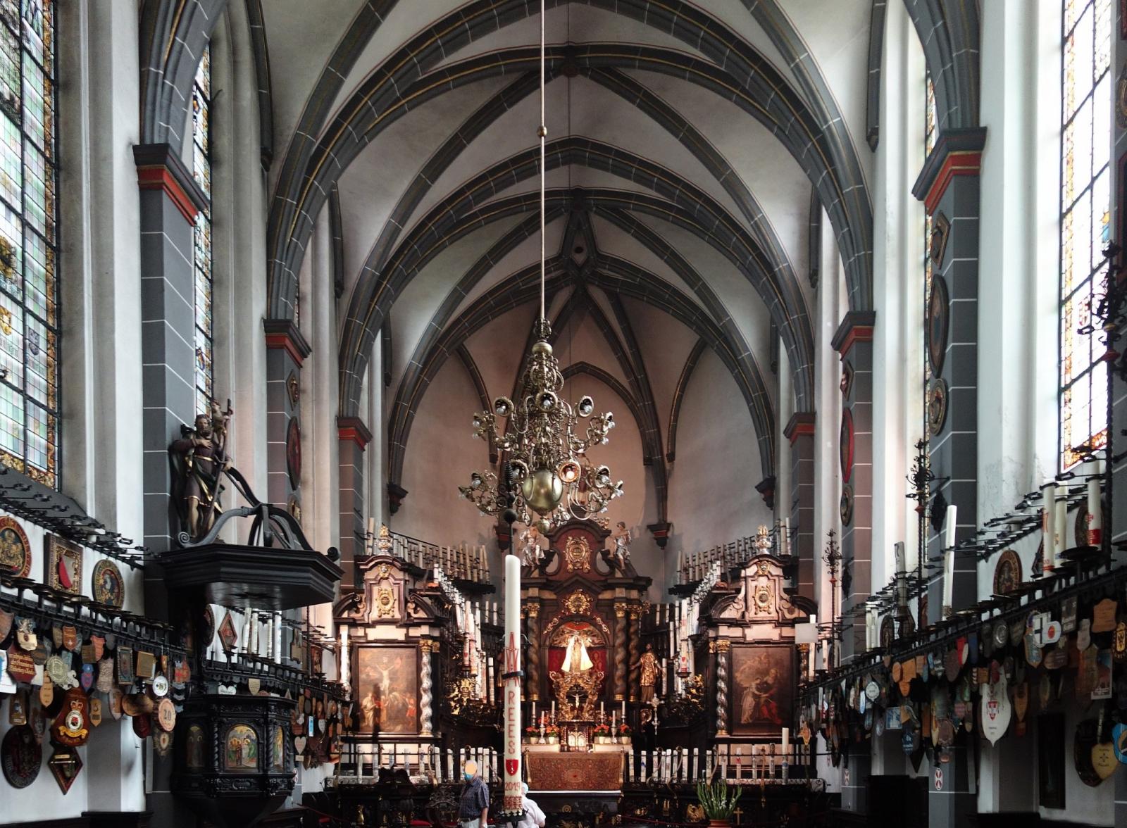 Blick in den Altarraum der Kerzenkapelle