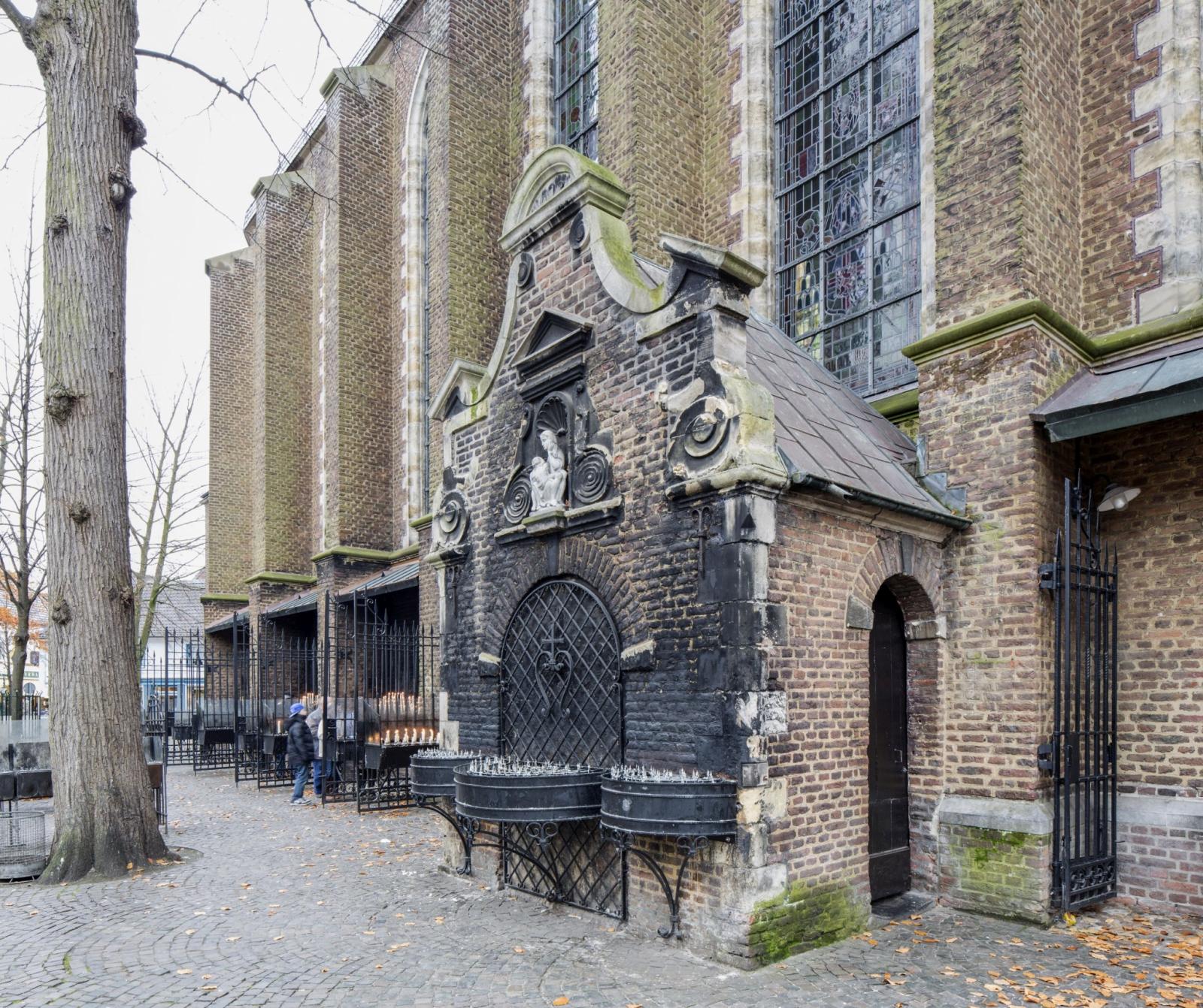 An der Kerzenkapelle