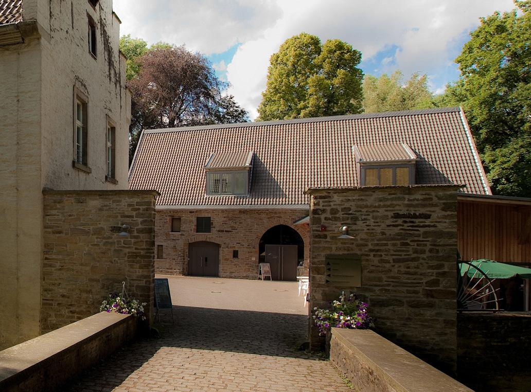 Blick auf die ehemalige Scheune im Schlosshof