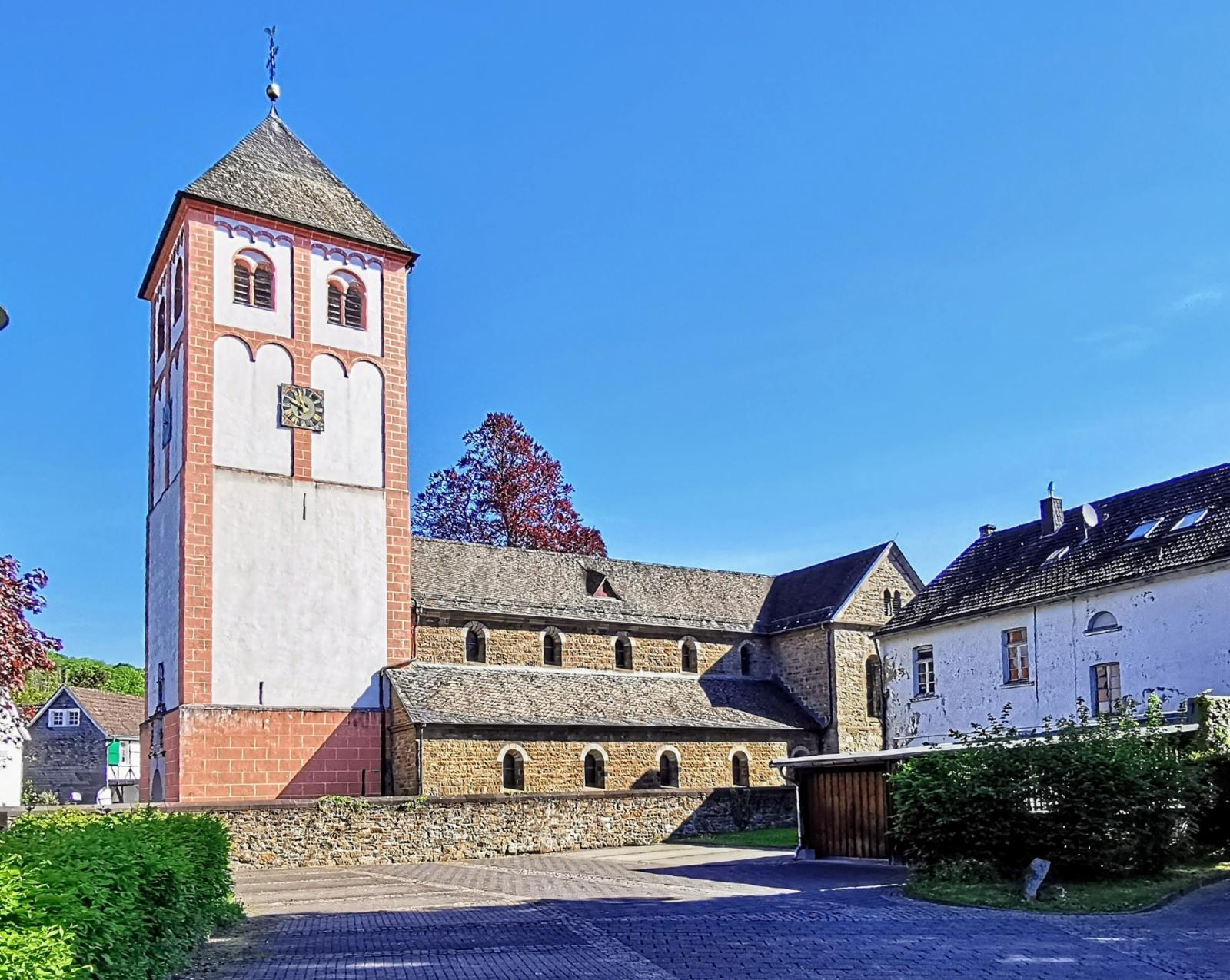 St. Pankratius in Odenthal, Südansicht