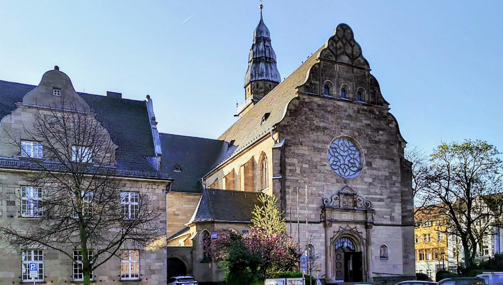Giebel des Langhauses zur Jülicher Straße