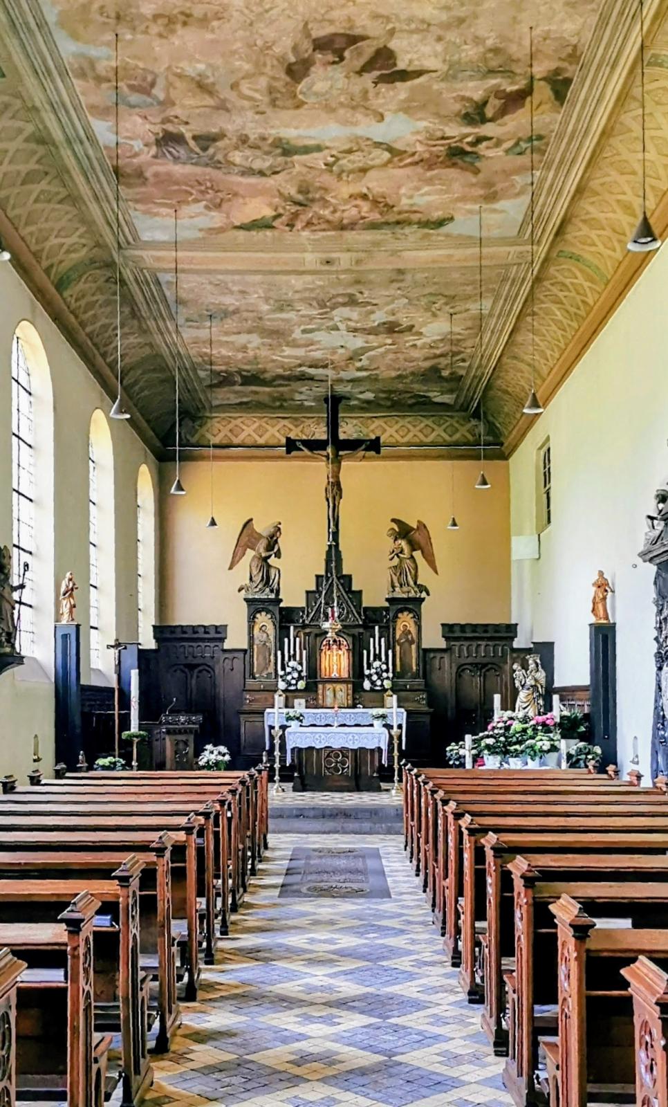 Innenraum Klosterkirche mit Deckenmalerei