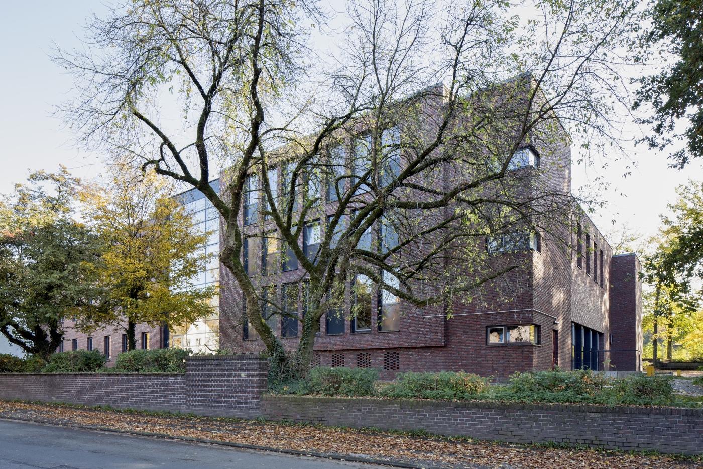 Straßenansicht Neubau