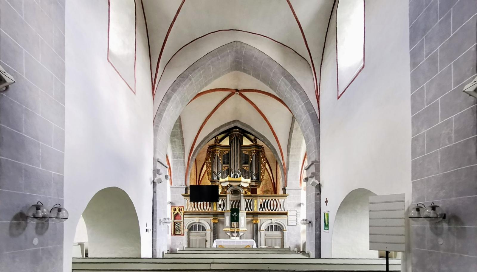 Kircheninnenraum, Blick nach Osten