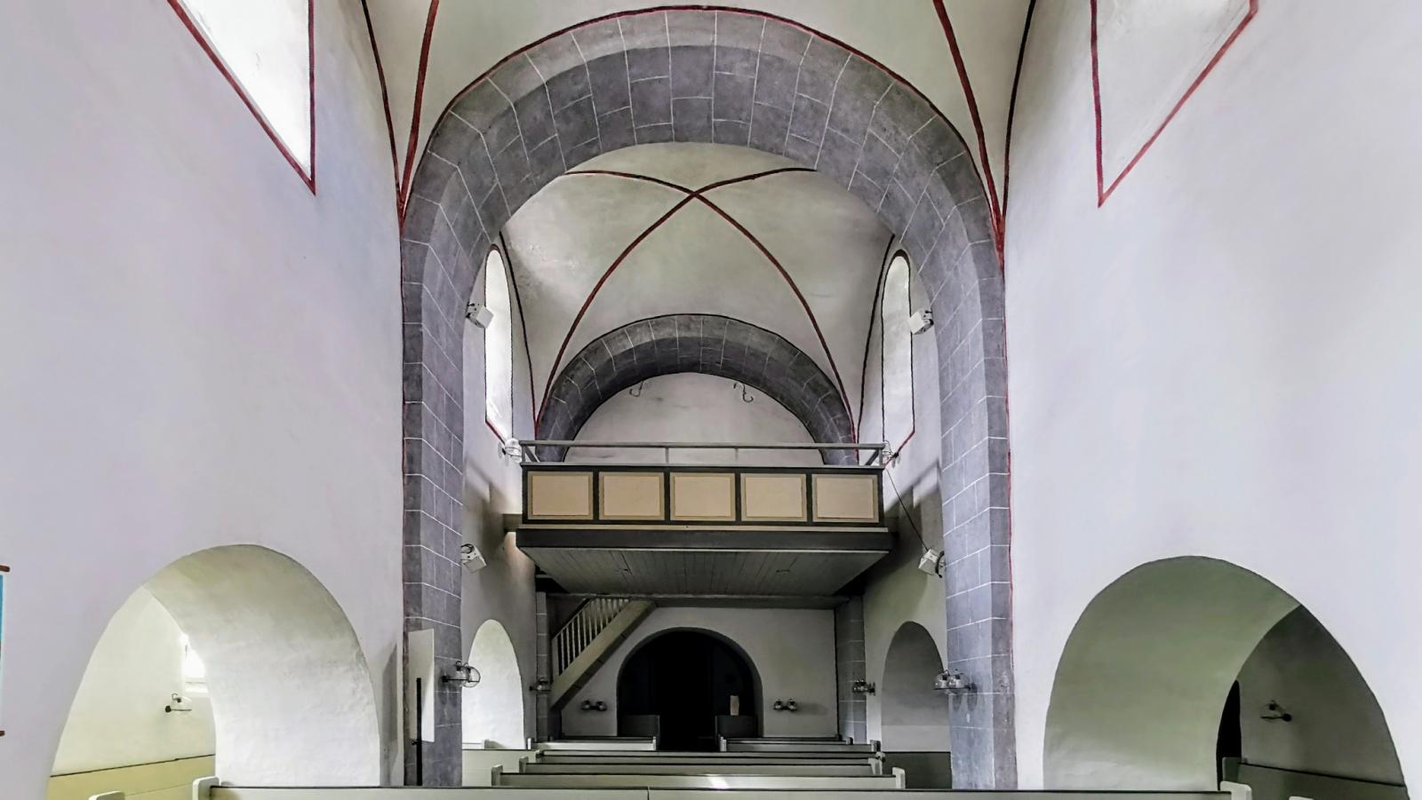 Kircheninnenraum, Blick nach Westen
