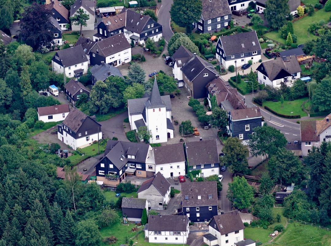 Dorfkern Gummersbach-Lieberhausen mit ev. Kirche