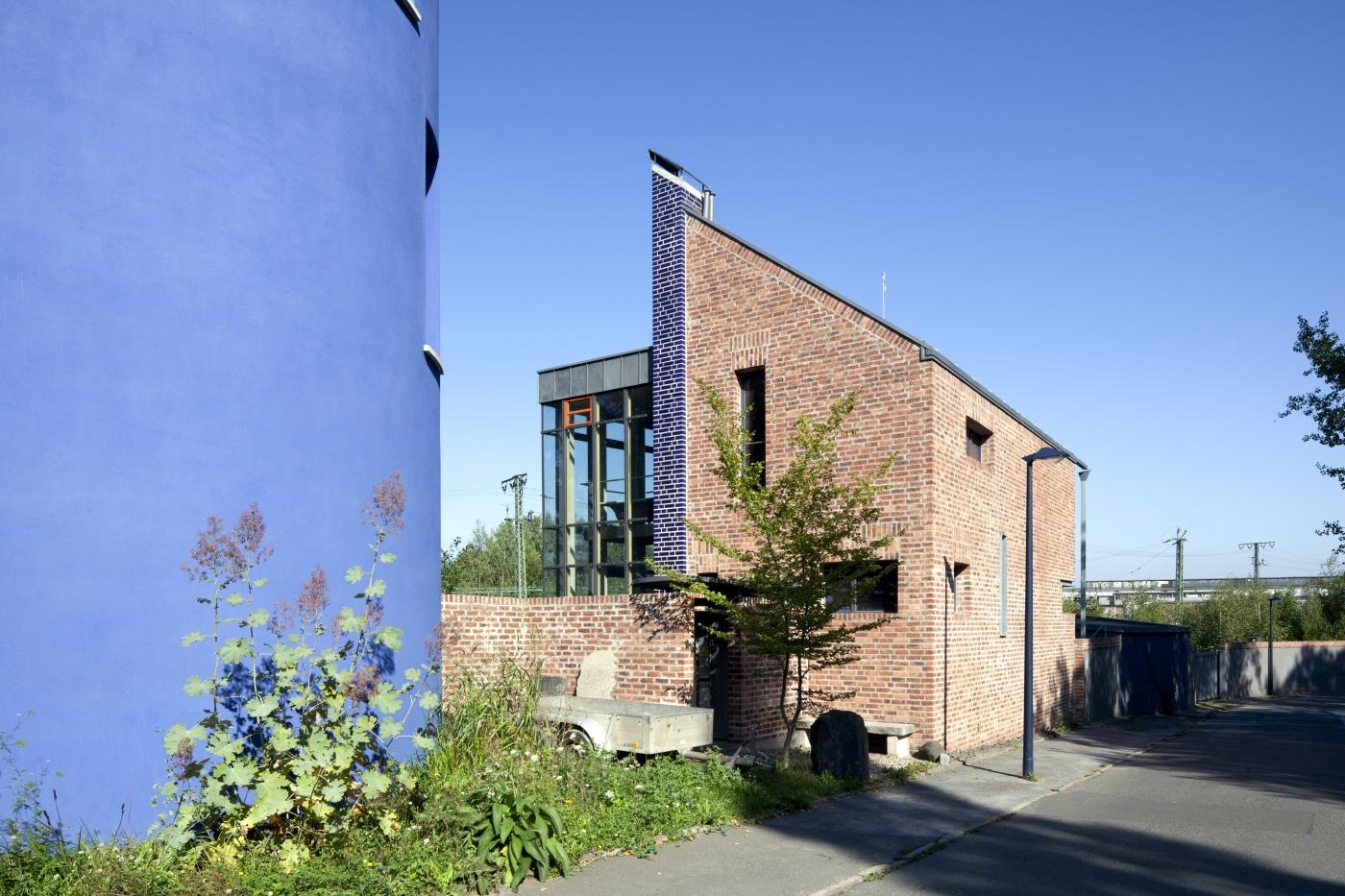 Haus Lausch mit steilem Pultdach