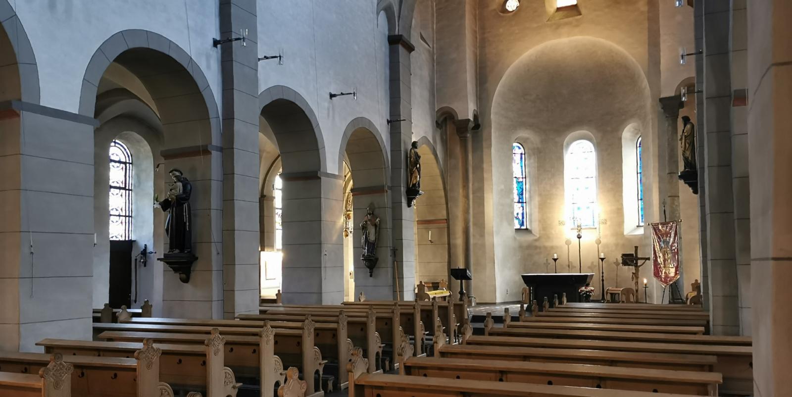 Innenraum mit Blick zum Chor nach Osten