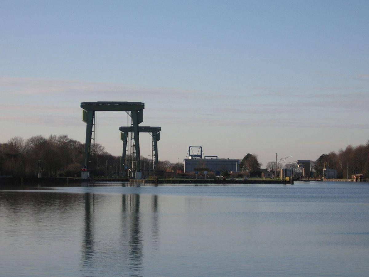 Hubportale der Schleuse