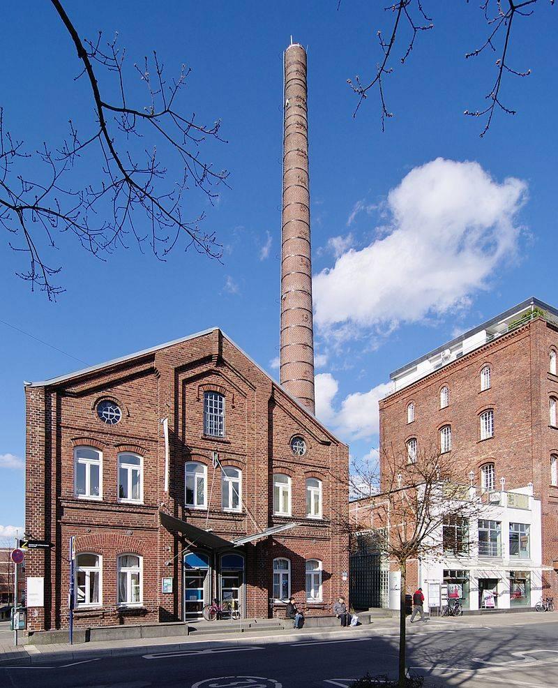 Brauereigebäude mit Kamin