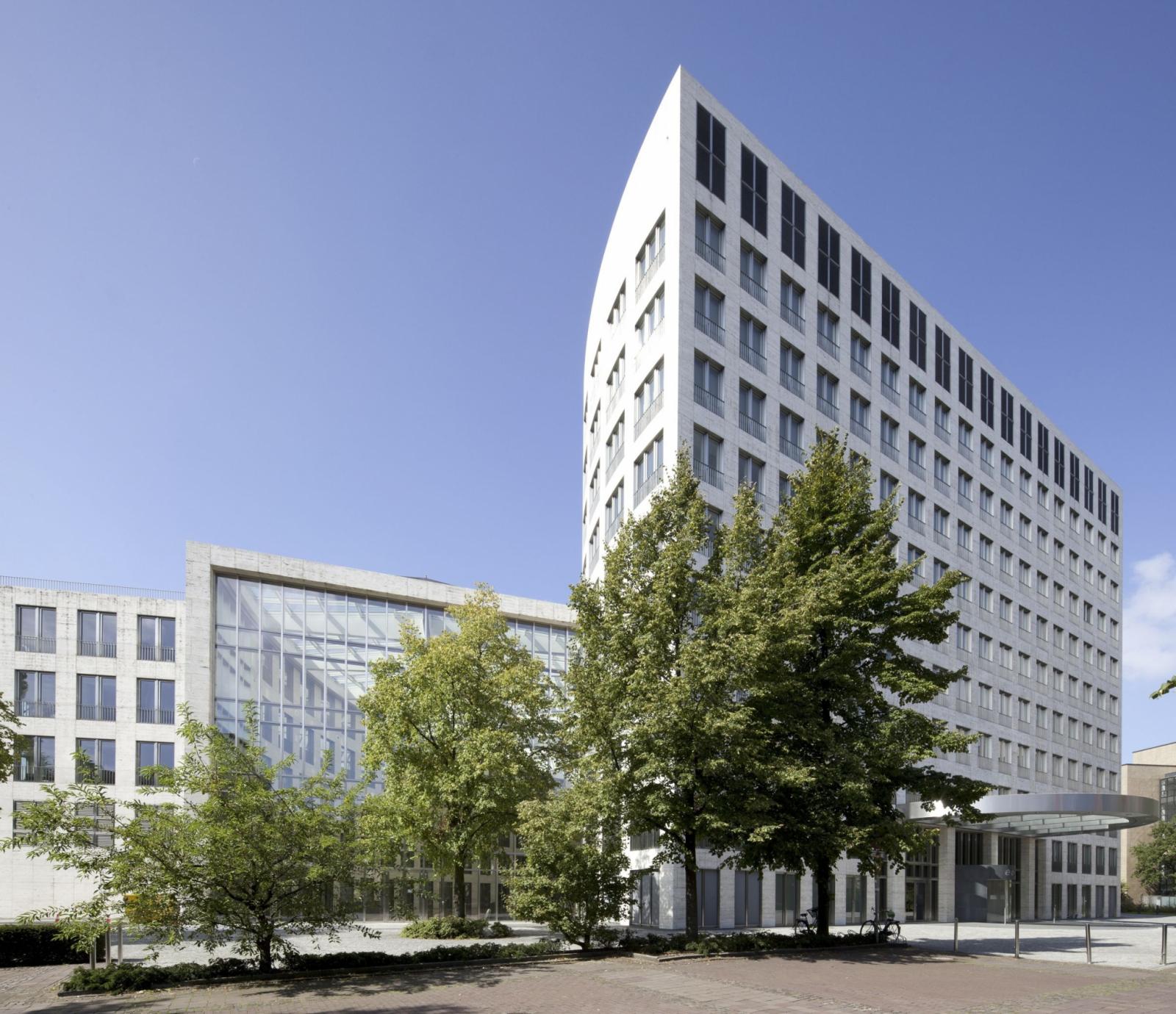 Atriumgebäude O. M. Ungers, Höhenstaffelung der Gebäudeteile