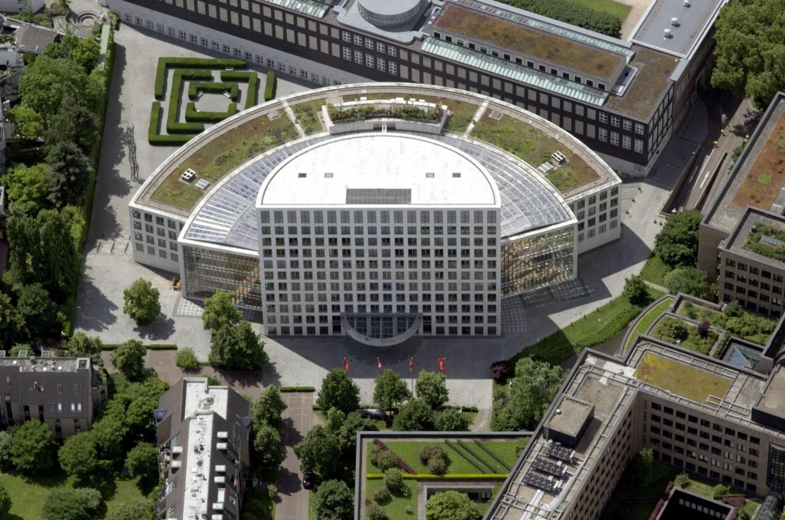 Atriumgebäude O. M. Ungers, Schrägluftbild aus Blickrichtung Nordosten